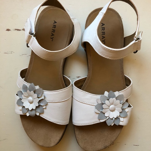 Array White Sandals - Picture 3 of 9